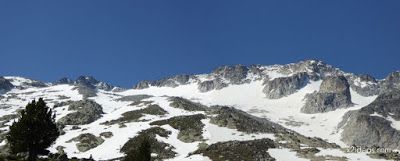 Panorama2 - En Junio se puede esquiar en el Valle de Benasque.