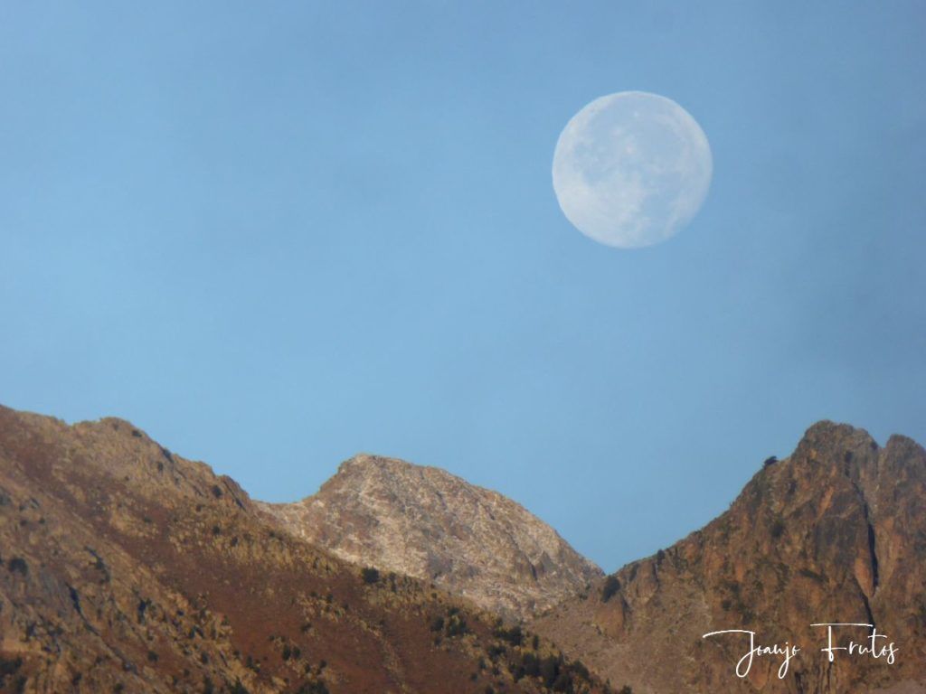 P1290823 1024x768 - Luna y nieve en Valle de Benasque.