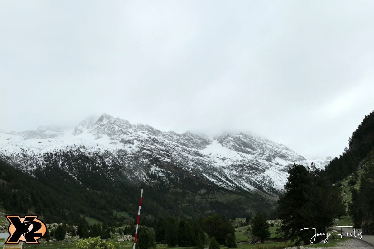 P1023203 - Loca meteo en el Pirineo