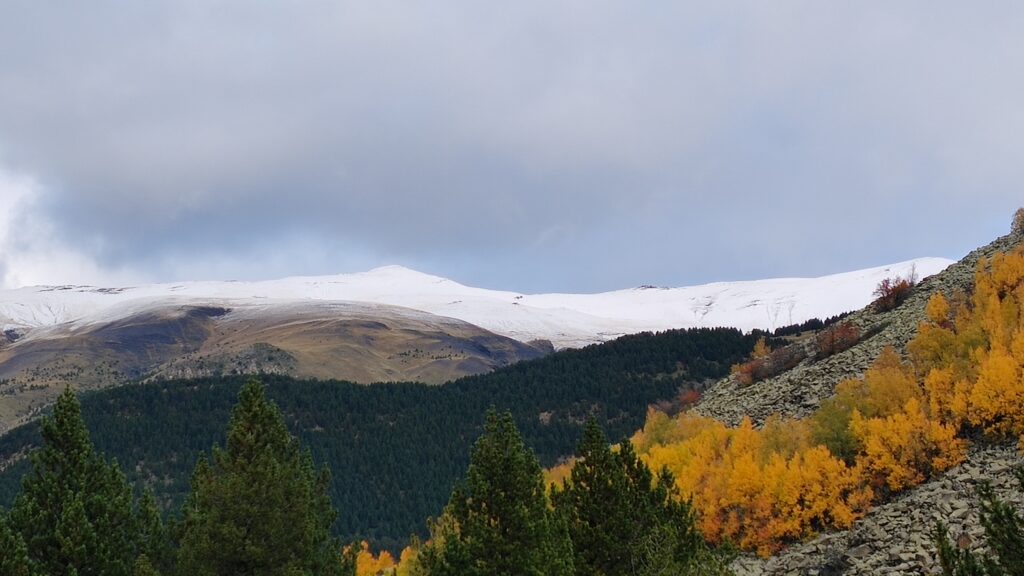 Sonrisas y nieve otoñal en Cerler