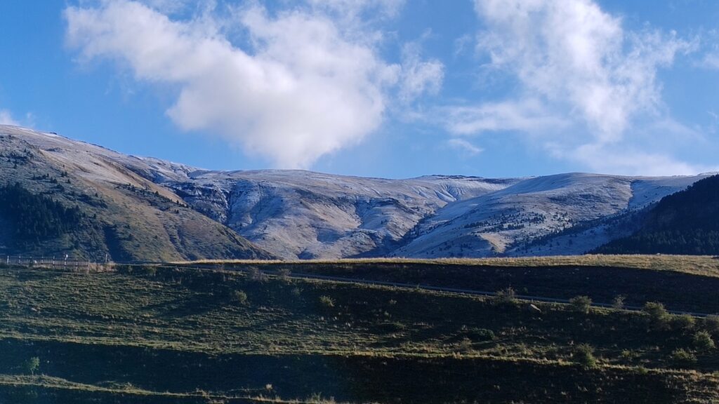 Otoño se inicia con nevadas en el Valle de Benasque y Cerler.