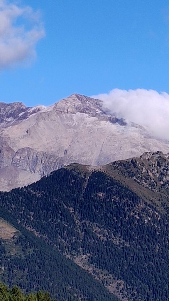 Otoño se inicia con nevadas en el Valle de Benasque y Cerler.