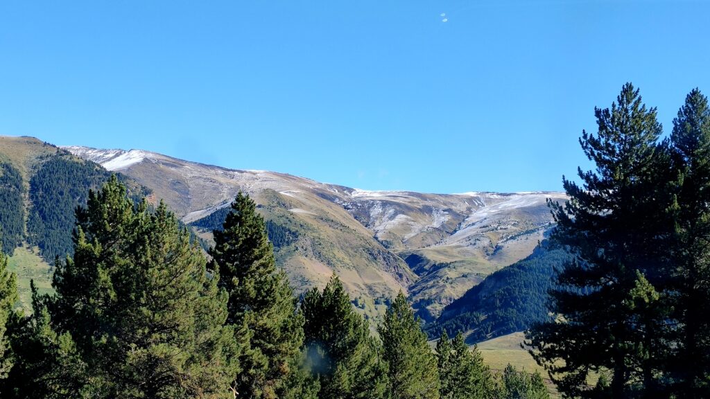 Otoño se inicia con nevadas en el Valle de Benasque y Cerler.