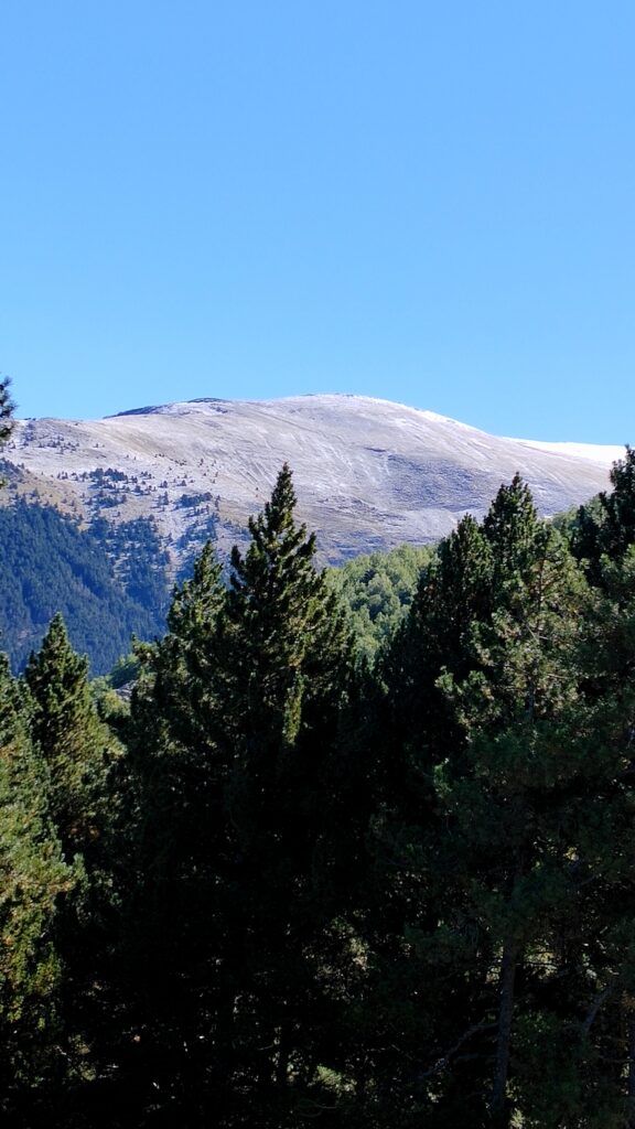 Otoño se inicia con nevadas en el Valle de Benasque y Cerler.