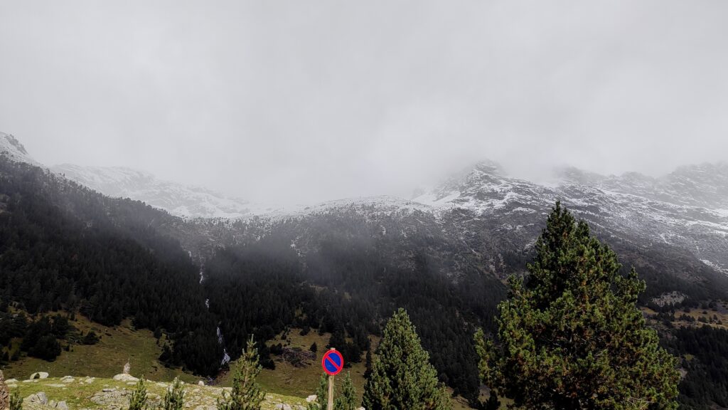 Otoño se inicia con nevadas en el Valle de Benasque y Cerler.