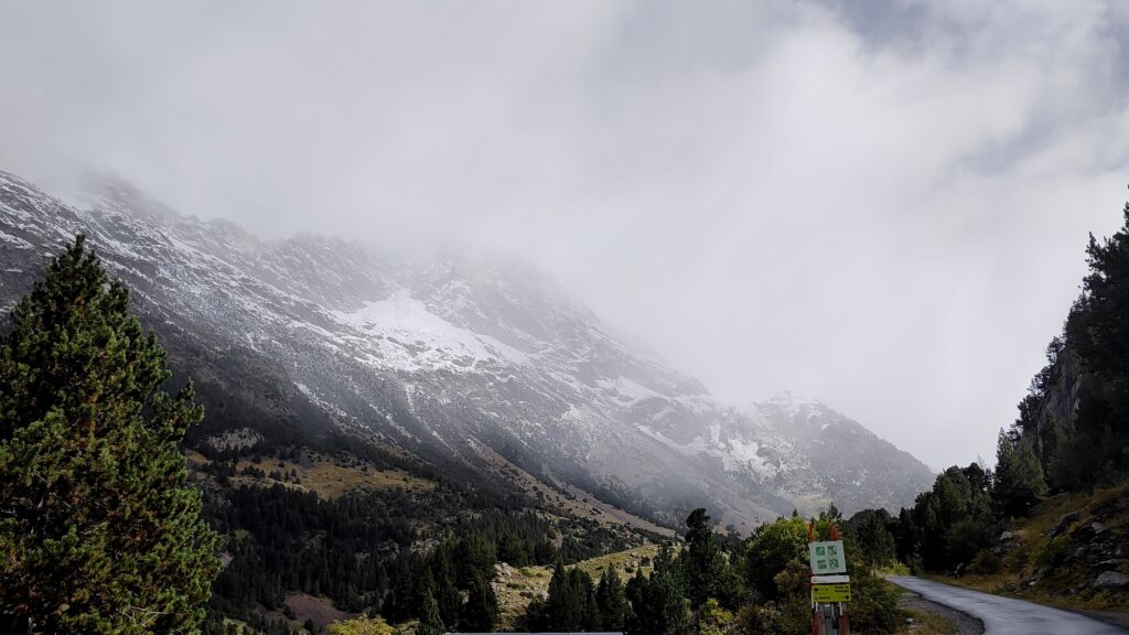 Otoño se inicia con nevadas en el Valle de Benasque y Cerler.