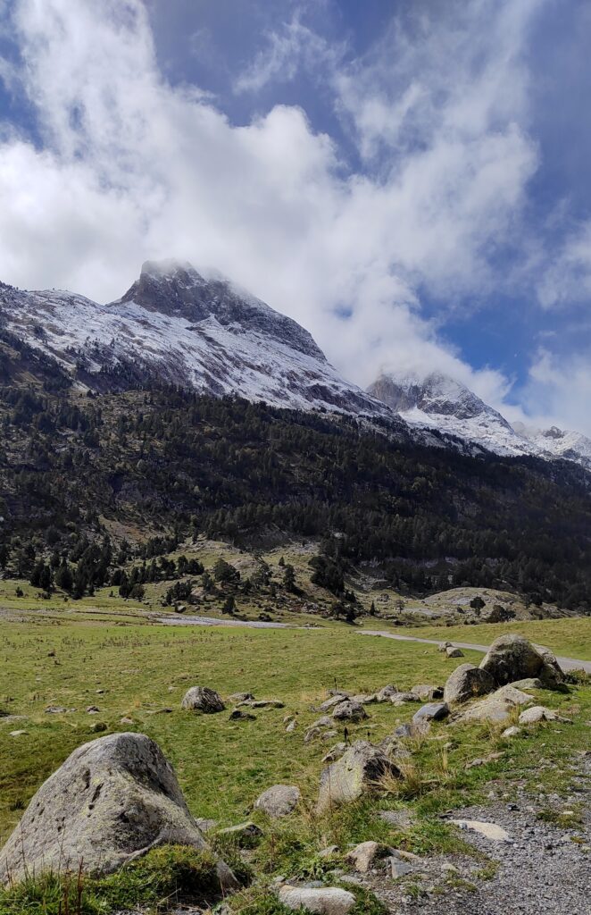 Otoño se inicia con nevadas en el Valle de Benasque y Cerler.