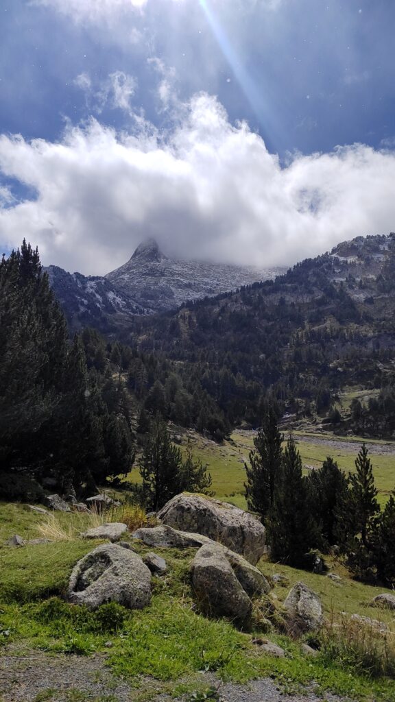 Otoño se inicia con nevadas en el Valle de Benasque y Cerler.